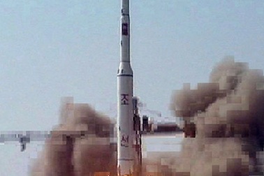 Nhật hạ lệnh phá huỷ tên lửa Triều Tiên nếu cần