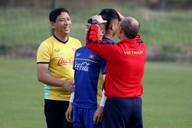 Thầy Park về nước, trợ lý Lee Young-jin tạm thời nắm đội tuyển Việt Nam