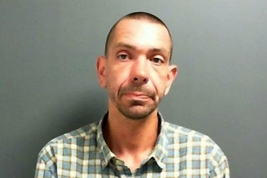 Ăn xin chuyên nghiệp giả vờ đói khổ trong khi kiếm 27 triệu đồng/tháng