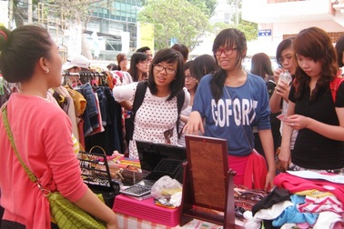 Sinh viên dễ dàng kiếm tiền triệu cho việc thời vụ dịp Tết