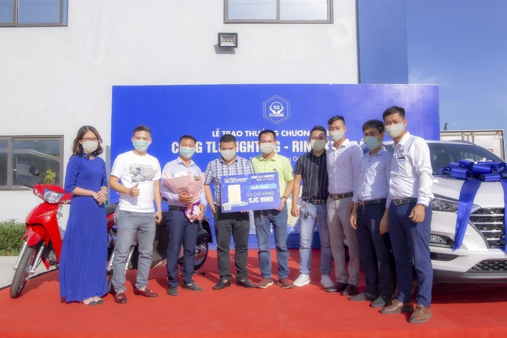 TLC LIGHTING trao thưởng ô tô Hyundai Tucson cho khách hàng - 3 TLC LIGHTING trao thưởng ô tô Hyundai Tucson cho khách hàng - 3