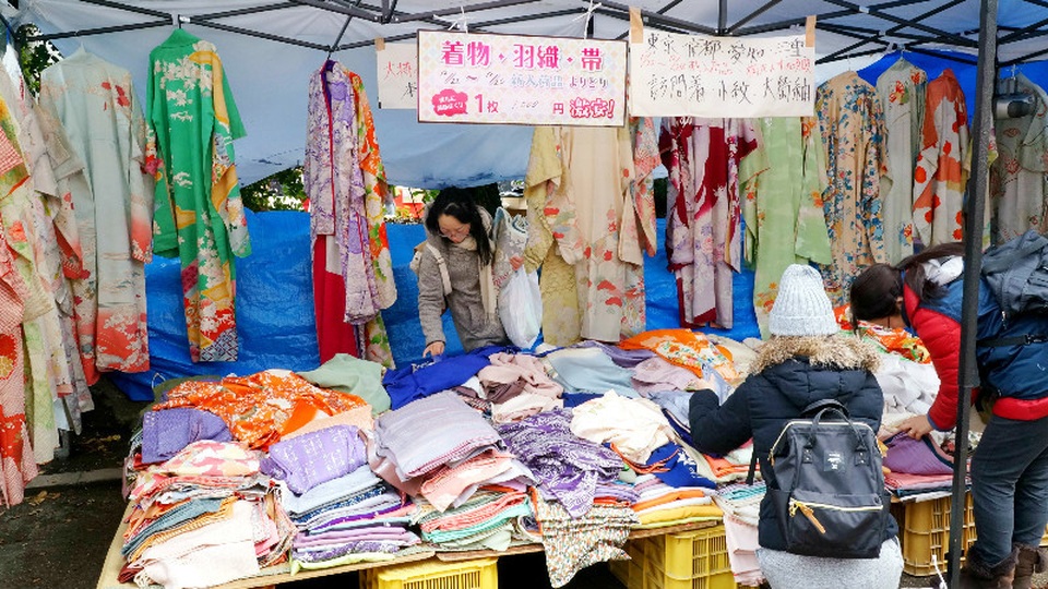 Phiên chợ trời cuối cùng trong năm: Nơi tìm những món đồ độc lạ - 2 Phiên chợ trời cuối cùng trong năm: Nơi tìm những món đồ độc lạ - 2