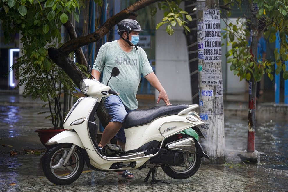 Ngập khu phong tỏa Gò Vấp: Đẩy xe không thấy tiệm sửa nào vì Covid-19 - 8 Ngập khu phong tỏa Gò Vấp: Đẩy xe không thấy tiệm sửa nào vì Covid-19 - 8
