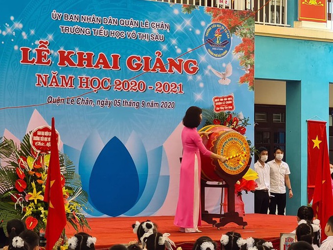 Xúc động hình ảnh Lễ Khai giảng đặc biệt nhất trong lịch sử - Ảnh 12. Xúc động hình ảnh Lễ Khai giảng đặc biệt nhất trong lịch sử - Ảnh 12.