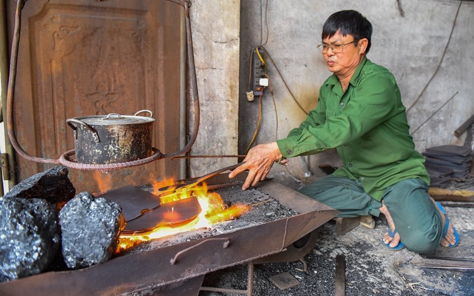 Cận Tết, làng rèn đỏ lửa xuyên đêm - 2 Cận Tết, làng rèn đỏ lửa xuyên đêm - 2