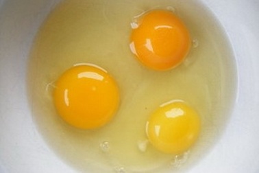 Tử vong do ăn 28 quả trứng gà sống để cá cược