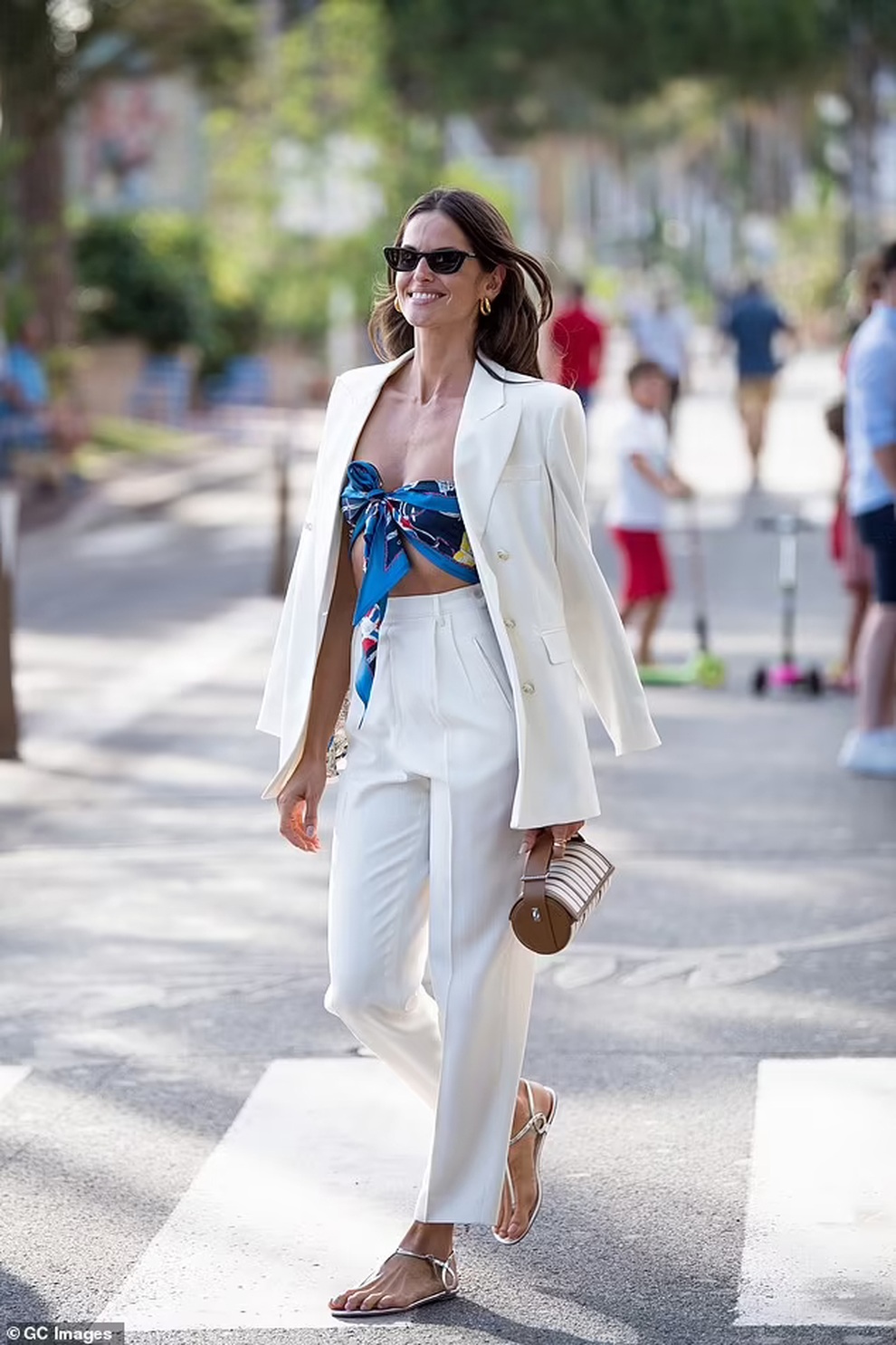 Izabel Goulart - bạn gái thủ môn tuyển Đức khoe bụng sáu múi tại Cannes - 5 Izabel Goulart - bạn gái thủ môn tuyển Đức khoe bụng sáu múi tại Cannes - 5