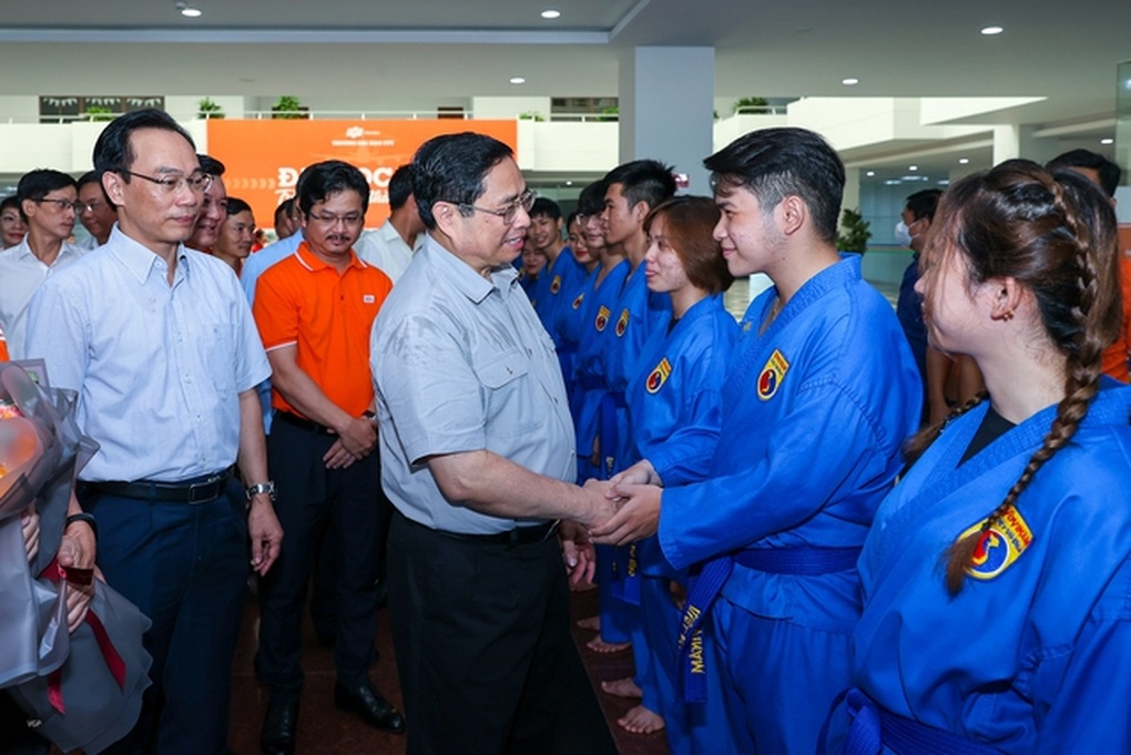 Thủ tướng khảo sát một số nhà máy, dự án công nghệ cao tại Đà Nẵng - 4 Thủ tướng khảo sát một số nhà máy, dự án công nghệ cao tại Đà Nẵng - 4