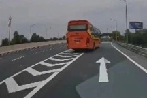 Tài xế xe khách bị phạt 10 triệu đồng vì liên tục chuyển làn trên cao tốc