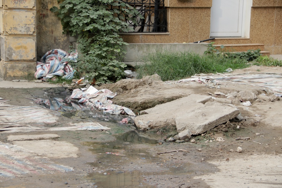 Hà Nội: Hãi hùng cảnh cạm bẫy giăng khắp nơi trên con đường đang mở rộng - 12 Hà Nội: Hãi hùng cảnh cạm bẫy giăng khắp nơi trên con đường đang mở rộng - 12