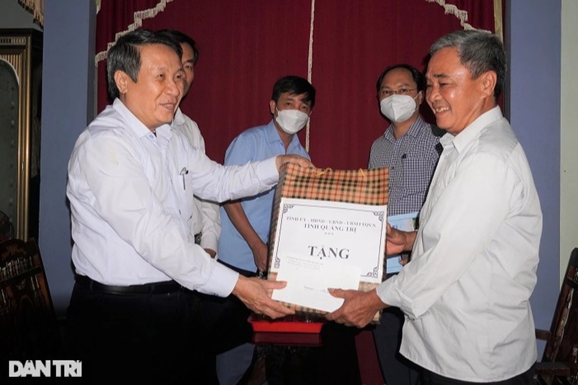 Trưởng Ban Kinh tế Trung ương tặng quà Tết gia đình chính sách, công nhân - 9 Trưởng Ban Kinh tế Trung ương tặng quà Tết gia đình chính sách, công nhân - 9