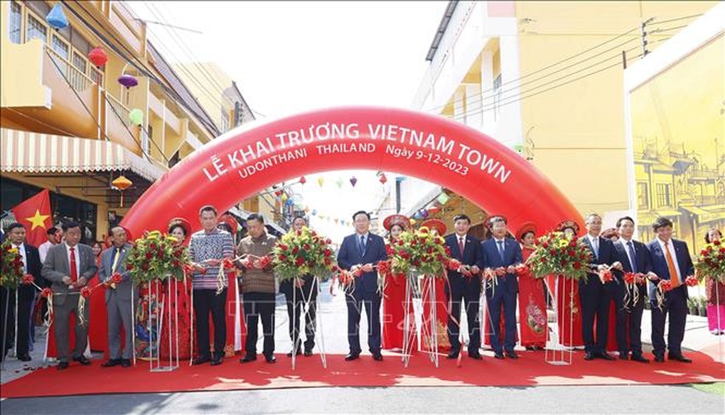 Chủ tịch Quốc hội khai trương Phố Việt Nam tại Udon Thani, Thái Lan - 1 Chủ tịch Quốc hội khai trương Phố Việt Nam tại Udon Thani, Thái Lan - 1