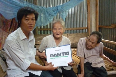 Bạn đọc tiếp tục sưởi ấm “hai cụ già bệnh tật”