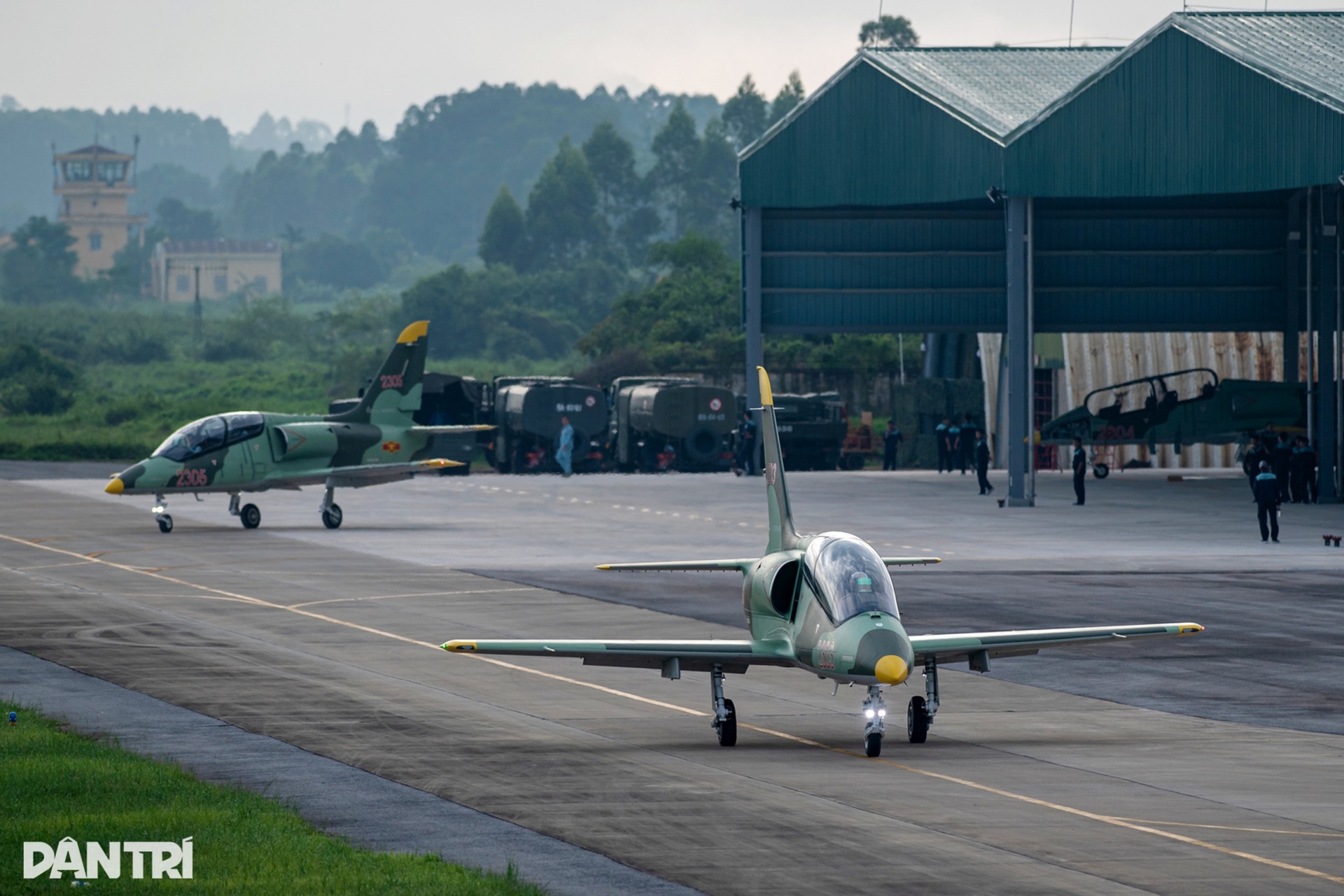 Đội hình mũi tên 5 tiêm kích SU-30MK2 đầy uy lực chuẩn bị cho đại lễ A80 - 13 Đội hình mũi tên 5 tiêm kích SU-30MK2 đầy uy lực chuẩn bị cho đại lễ A80 - 13