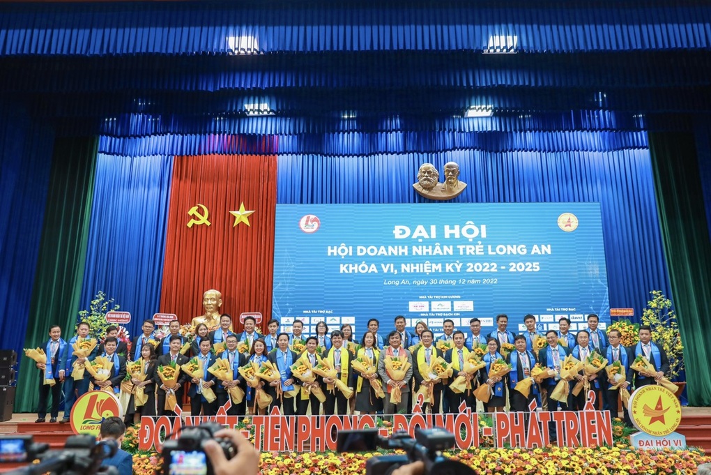 Ông Dương Long Thành là chủ tịch Hội Doanh nhân trẻ Long An - 2 Ông Dương Long Thành là chủ tịch Hội Doanh nhân trẻ Long An - 2