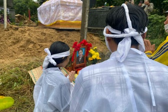 Ai là người lo hương khói cho tài tử Thương Tín sau lễ tang lặng lẽ?