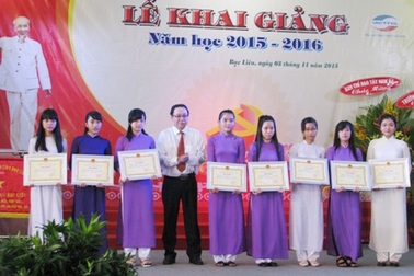 ĐH Bạc Liêu trao thưởng tân sinh viên đạt điểm cao