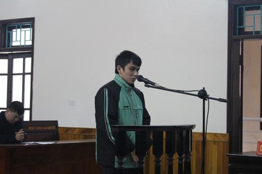 Tài xế container hất văng cảnh sát giao thông lĩnh 10 năm tù