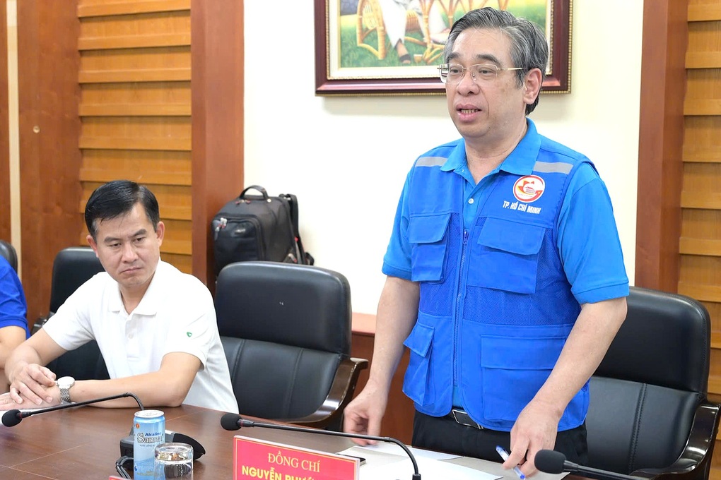 Hơn 100 tấn hàng cứu trợ từ TPHCM ra tâm lũ miền Trung - 3