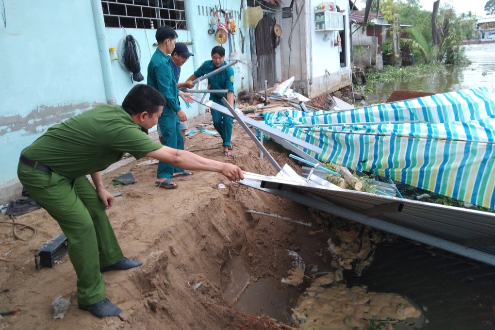 Sạt lở bờ sông Măng Thít, Vĩnh Long công bố tình huống khẩn cấp - 2 Sạt lở bờ sông Măng Thít, Vĩnh Long công bố tình huống khẩn cấp - 2