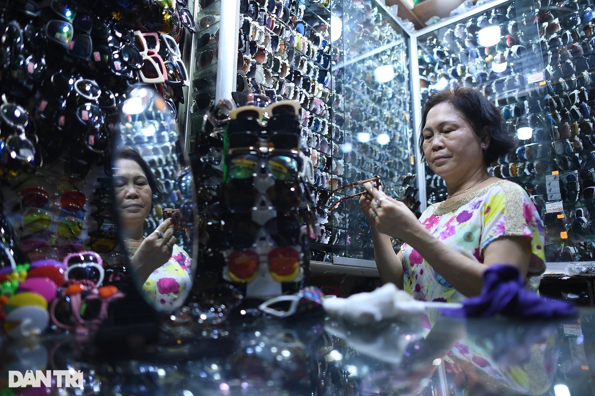 Loạt chợ lớn nhất TPHCM ế ẩm, nhiều tiểu thương bỏ sạp nghỉ kinh doanh - 10 Loạt chợ lớn nhất TPHCM ế ẩm, nhiều tiểu thương bỏ sạp nghỉ kinh doanh - 10