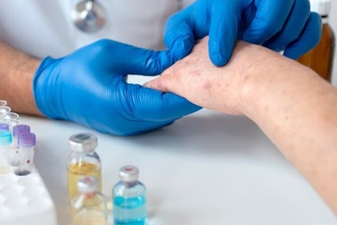 Khám sức khỏe để "săn rồng vàng", phát hiện giang mai sau ngày cưới