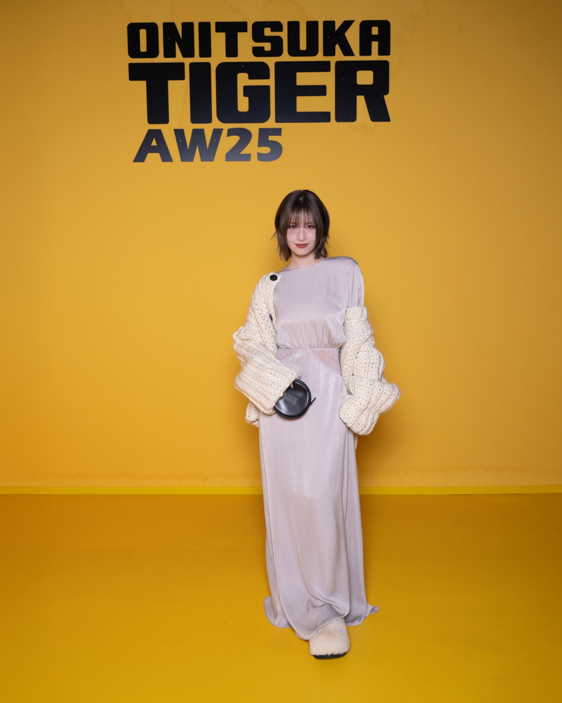 Momo (TWICE) khoe nhan sắc ngọt ngào, tái ngộ nam thần Thái Lan tại Italy - 1 Momo (TWICE) khoe nhan sắc ngọt ngào, tái ngộ nam thần Thái Lan tại Italy - 1