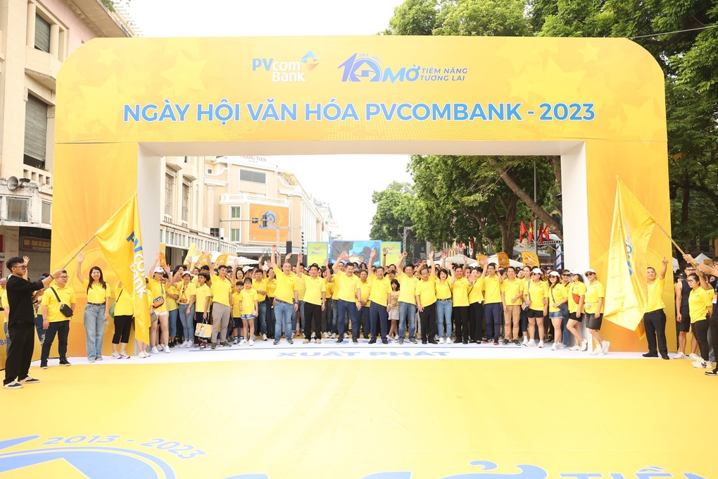 Con người là yếu tố nền tảng cho sự phát triển của PVcomBank - 1 Con người là yếu tố nền tảng cho sự phát triển của PVcomBank - 1