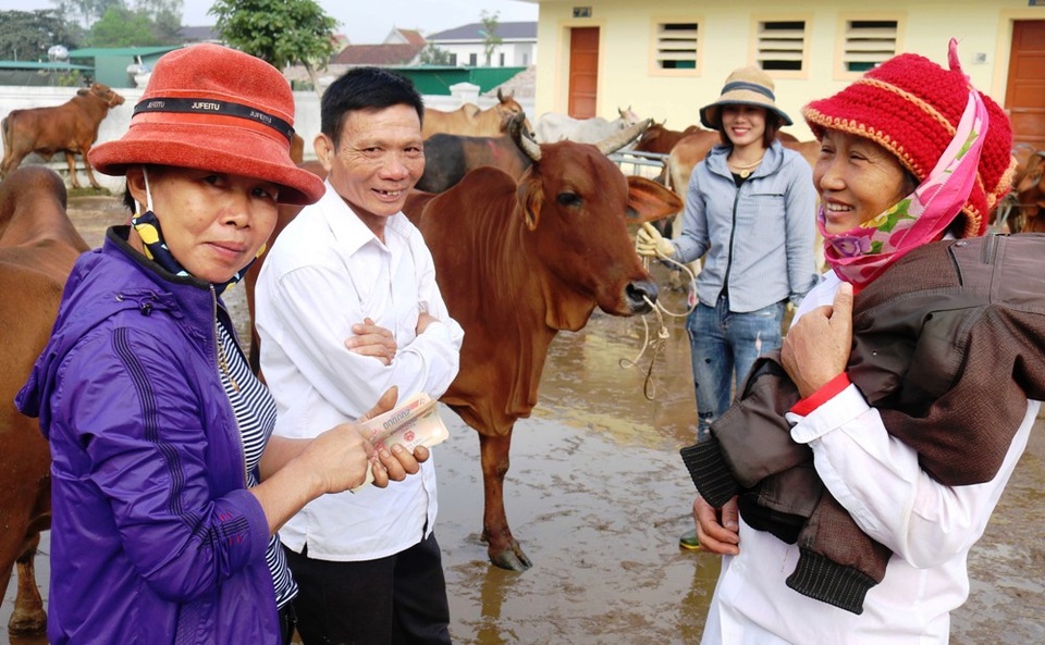 Độc đáo phiên chợ chọn con đầu cơ nghiệp - 8 Độc đáo phiên chợ chọn con đầu cơ nghiệp - 8