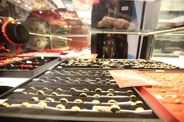 Giá vàng bất giờ giảm mạnh nhất trong 3 năm