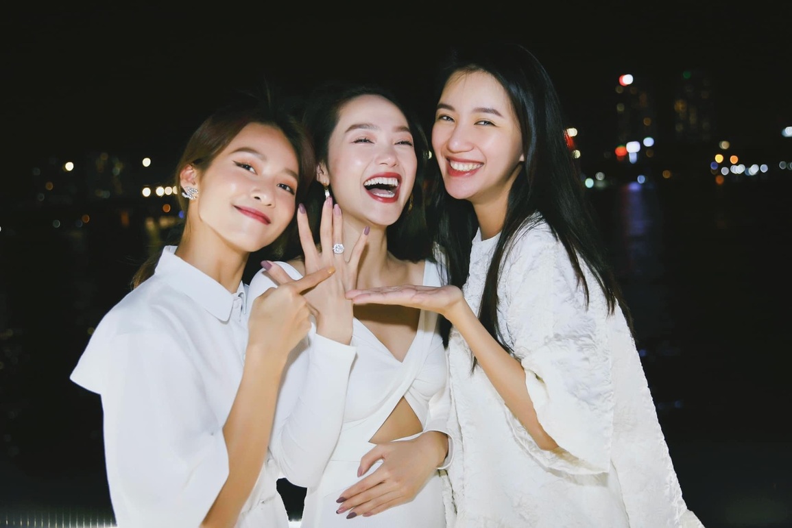 Bạn trai đại gia đã làm gì khiến Minh Hằng bật khóc như mưa? - 7 Bạn trai đại gia đã làm gì khiến Minh Hằng bật khóc như mưa? - 7