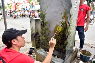 Gần 200 bốt điện ở Hà Nội "biến hình" đẹp như tranh