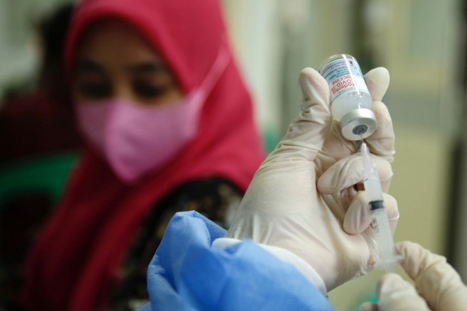 Indonesia đã tiêm đủ hai liều vaccine Covid-19 cho 29% dân số. Ảnh: EPA