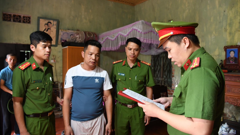 Vụ bạo hành bé trai 11 tuổi ở Phú Thọ: Khởi tố bạn trai người mẹ - 1 Vụ bạo hành bé trai 11 tuổi ở Phú Thọ: Khởi tố bạn trai người mẹ - 1