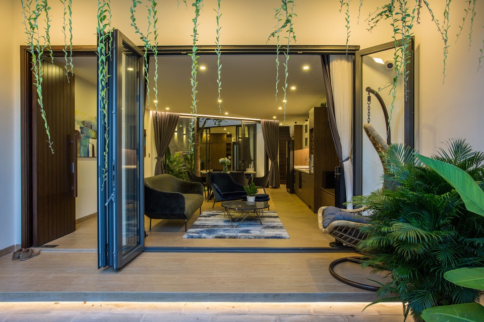 Cuộc sống thư thái trong căn nhà thủng mái độc lạ của gia đình ở Hội An - 13