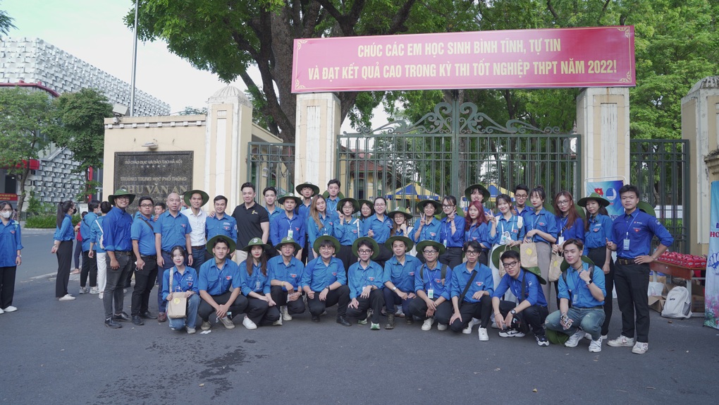 Hỗ trợ bữa trưa cho thanh niên Tiếp sức mùa thi, tặng quà động viên sĩ tử - 1 Hỗ trợ bữa trưa cho thanh niên Tiếp sức mùa thi, tặng quà động viên sĩ tử - 1