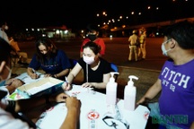 TPHCM lấy mẫu xét nghiệm toàn bộ hành khách ở sân bay, nhà ga