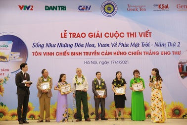 Tôn vinh chiến binh ung thư: Bản lĩnh của người lính già chiến thắng ung thư di căn