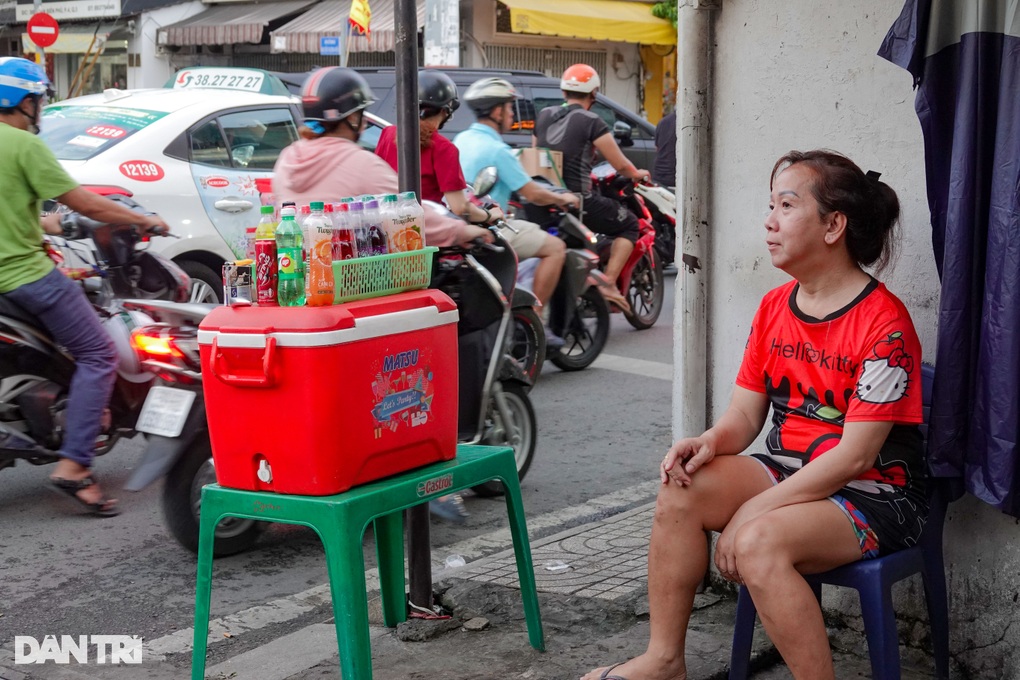 Hàng nước im lặng nuôi sống gia đình không nói, không nghe - 4 Hàng nước im lặng nuôi sống gia đình không nói, không nghe - 4
