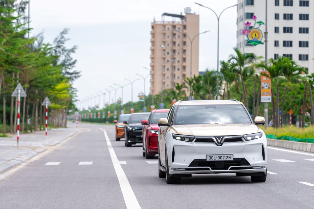 VinFast VF 9: Ưu tiên hàng đầu cho hành trình dài - 2