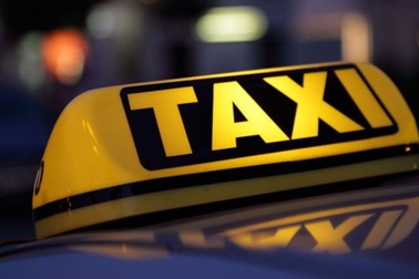 Xe Grab gắn mào “taxi điện tử” trên nóc: Kẻ ủng hộ, người kêu bất hợp lý