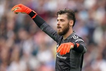 C.Ronaldo "nhắc bài" giúp De Gea giải cơn hạn nặng