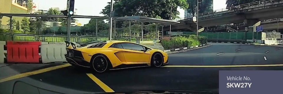 Cú va chạm triệu USD của hai chiếc Lamborghini Aventador S - 1 Cú va chạm triệu USD của hai chiếc Lamborghini Aventador S - 1