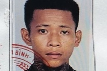 Đối tượng giao cấu với trẻ em và bị truy nã đặc biệt ra đầu thú