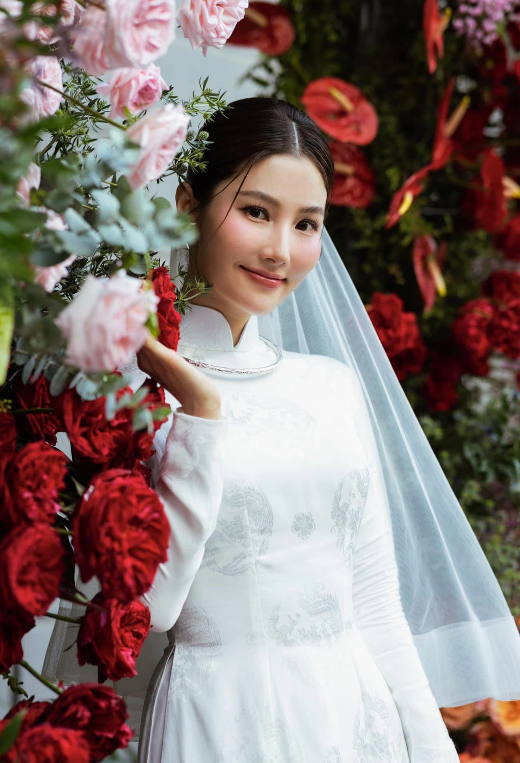 Diễm My 9X: Quá khứ bị chê kém sắc, hiện tại viên mãn sau lễ cưới cổ tích - 12 Diễm My 9X: Quá khứ bị chê kém sắc, hiện tại viên mãn sau lễ cưới cổ tích - 12