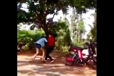 Hội An: Hạ hạnh kiểm 2 nữ sinh “hỗn chiến”