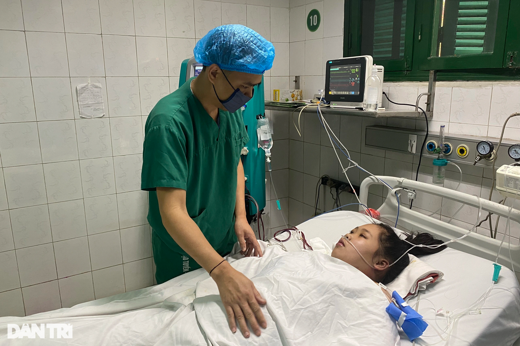 Bác sĩ kêu gọi nhà hảo tâm giúp cô bé 14 tuổi thêm cơ hội được sống - 5 Bác sĩ kêu gọi nhà hảo tâm giúp cô bé 14 tuổi thêm cơ hội được sống - 5