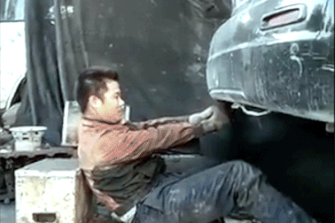 Khi thợ máy thích đùa