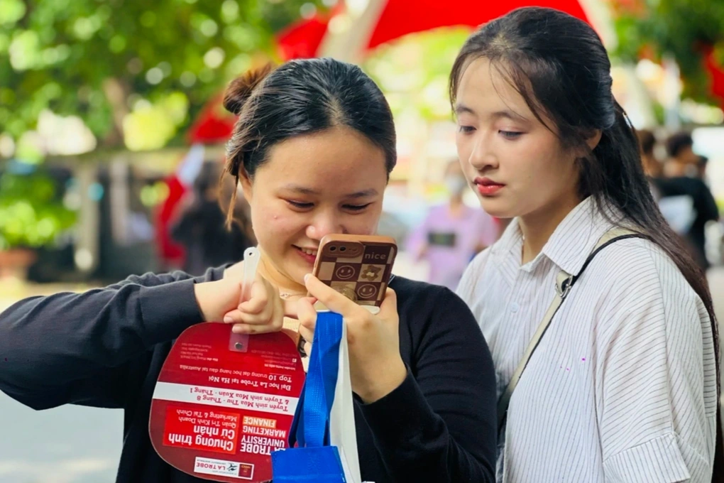 Dự kiến điểm chuẩn một số trường đại học, có nơi tăng vọt đến 6 điểm - 1 Dự kiến điểm chuẩn một số trường đại học, có nơi tăng vọt đến 6 điểm - 1
