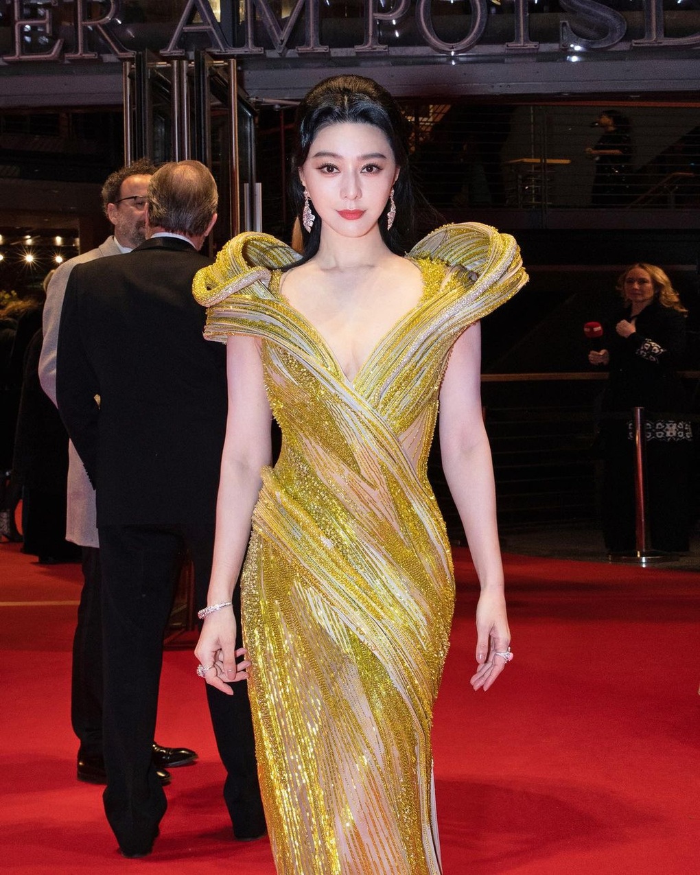 Phong cách quyến rũ của nữ hoàng thảm đỏ Phạm Băng Băng ngày trở lại - 13 Phong cách quyến rũ của nữ hoàng thảm đỏ Phạm Băng Băng ngày trở lại - 13